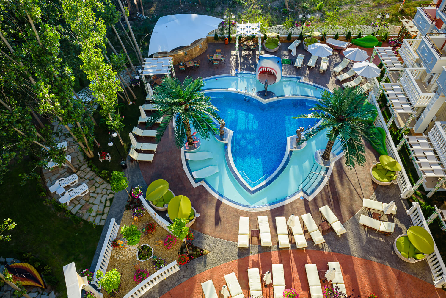 sweet-homes-6-pool-von-oben-sonnenstrand-lesar-immobilien-bulgarien