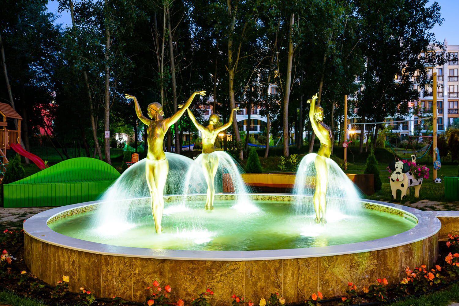 sweet-homes-6-springbrunnen-bei-nacht-sonnenstrand-lesar-immobilien-bulgarien